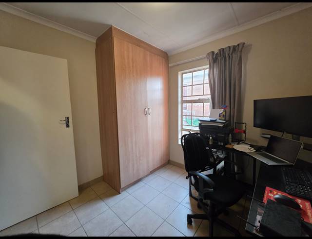 3 BEDROOM FREESTANDING FOR SALE IN THATCH HILL ESTATE